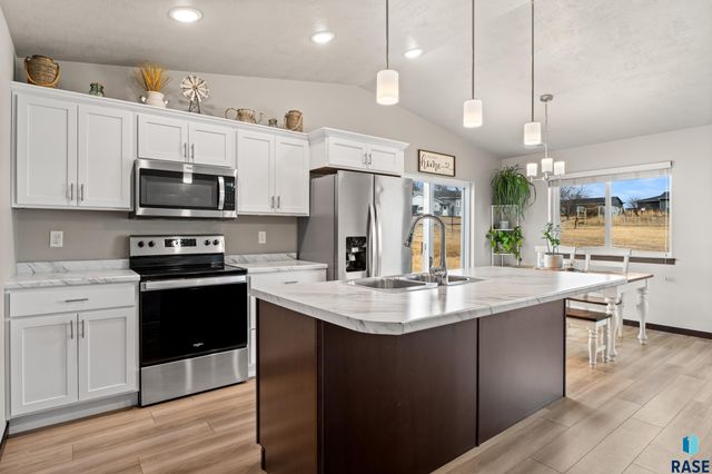 240 N Ceylon Ave Avenue, Tea, SD 57064