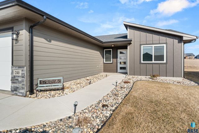 240 N Ceylon Ave Avenue, Tea, SD 57064