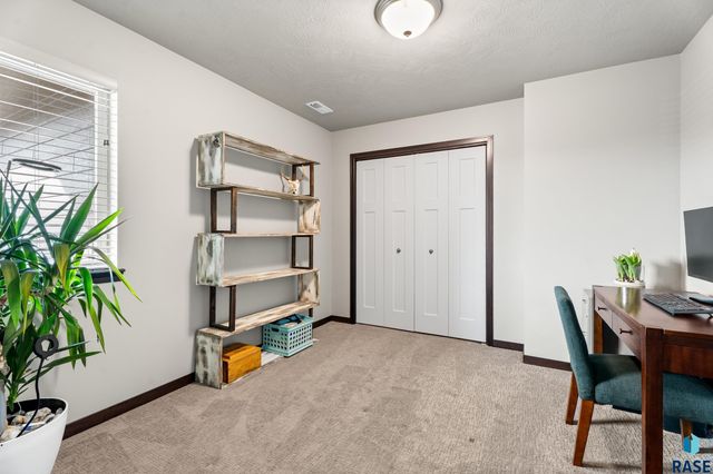 240 N Ceylon Ave Avenue, Tea, SD 57064