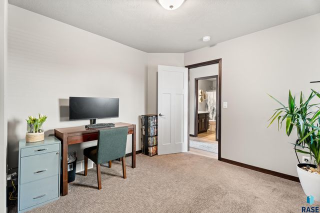 240 N Ceylon Ave Avenue, Tea, SD 57064