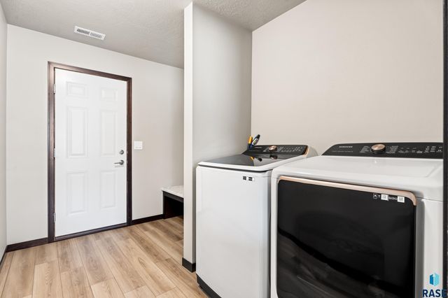 240 N Ceylon Ave Avenue, Tea, SD 57064