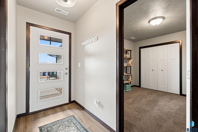 240 N Ceylon Ave Avenue, Tea, SD 57064