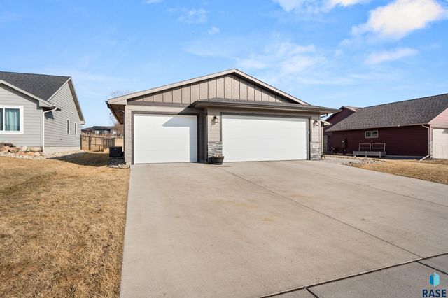 240 N Ceylon Ave Avenue, Tea, SD 57064