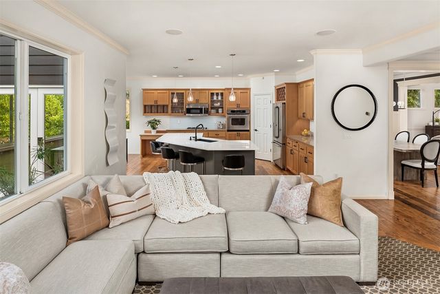 10414 SE 13th Street, Bellevue, WA 98004