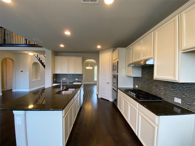 927 Bentley Drive, Roanoke, TX 76262