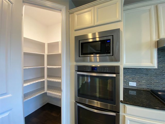 927 Bentley Drive, Roanoke, TX 76262