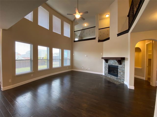 927 Bentley Drive, Roanoke, TX 76262