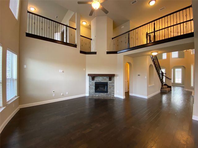 927 Bentley Drive, Roanoke, TX 76262