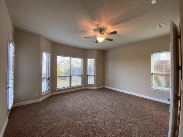 927 Bentley Drive, Roanoke, TX 76262