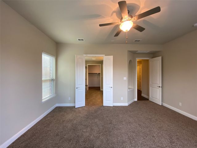 927 Bentley Drive, Roanoke, TX 76262