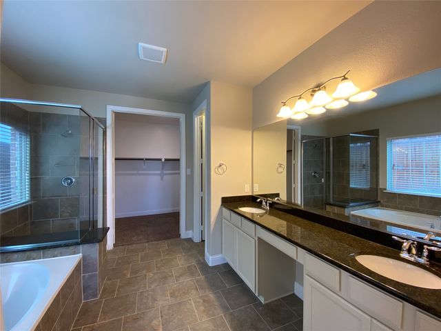 927 Bentley Drive, Roanoke, TX 76262