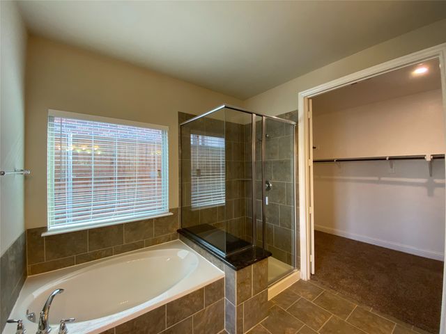 927 Bentley Drive, Roanoke, TX 76262