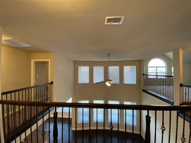 927 Bentley Drive, Roanoke, TX 76262