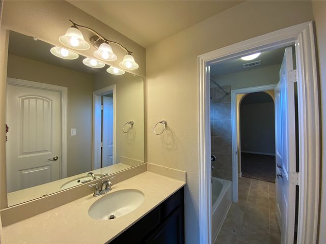 927 Bentley Drive, Roanoke, TX 76262