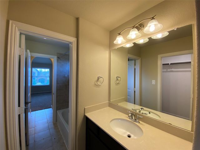 927 Bentley Drive, Roanoke, TX 76262