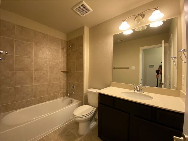 927 Bentley Drive, Roanoke, TX 76262