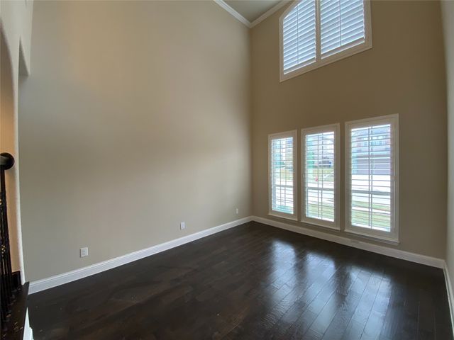 927 Bentley Drive, Roanoke, TX 76262