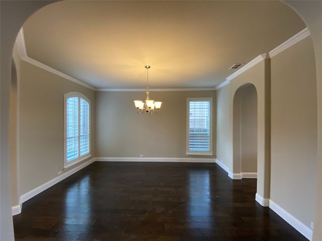 927 Bentley Drive, Roanoke, TX 76262