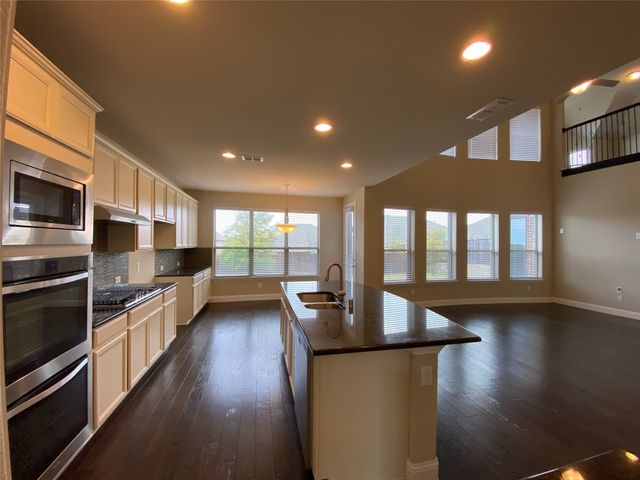 927 Bentley Drive, Roanoke, TX 76262