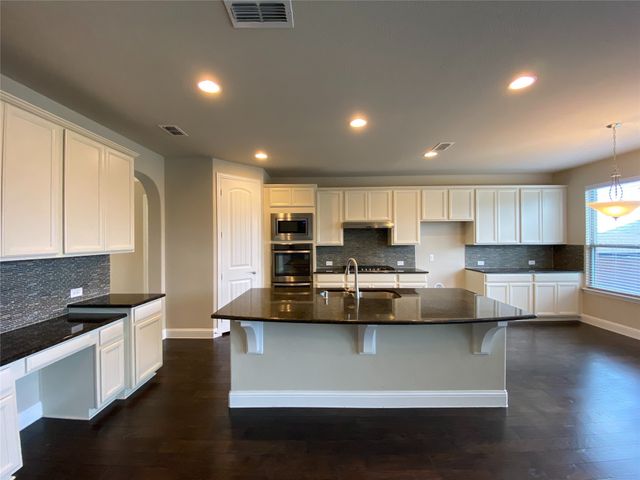 927 Bentley Drive, Roanoke, TX 76262