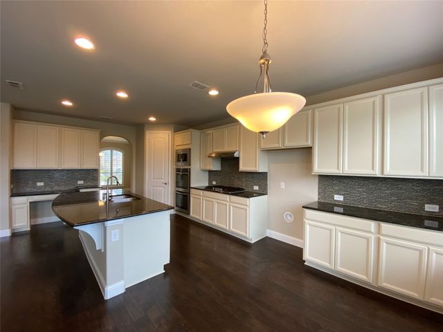 927 Bentley Drive, Roanoke, TX 76262
