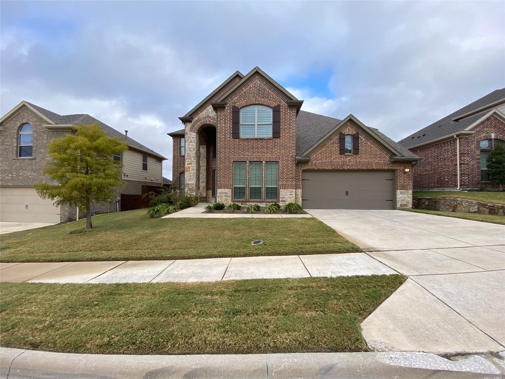 927 Bentley Drive, Roanoke, TX 76262
