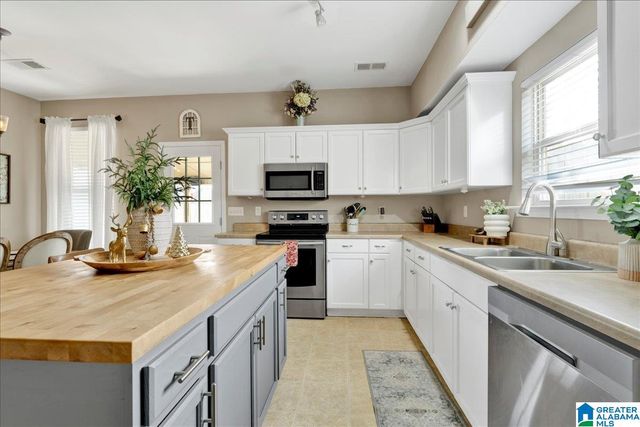 1136 AVALON DRIVE, Moody, AL 35004