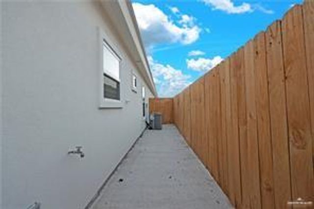 12505 N 39th Lane 1, Mcallen, TX 78541