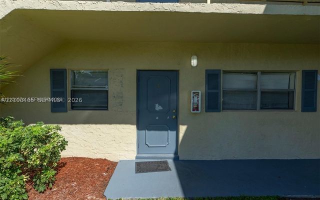 1401 NW 45th St 4, Deerfield Beach, FL 33064