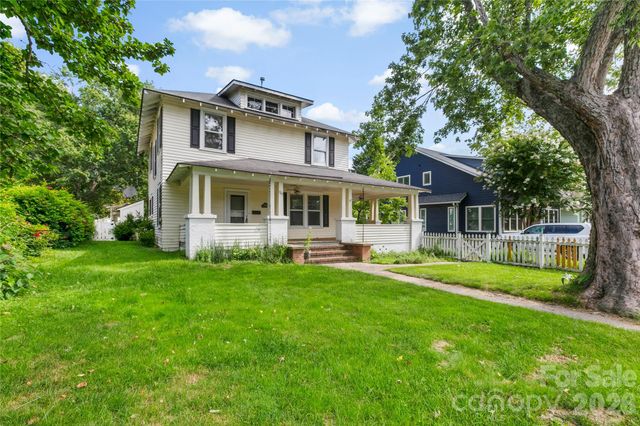 729 5th Avenue W, Hendersonville, NC 28739