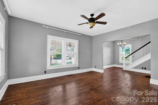 729 5th Avenue W, Hendersonville, NC 28739