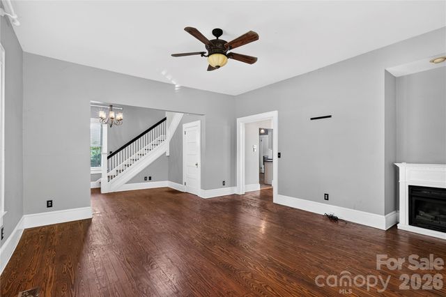 729 5th Avenue W, Hendersonville, NC 28739