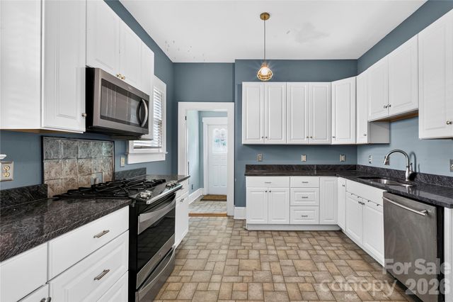 729 5th Avenue W, Hendersonville, NC 28739