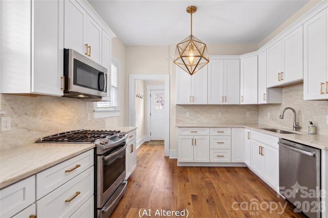 729 5th Avenue W, Hendersonville, NC 28739