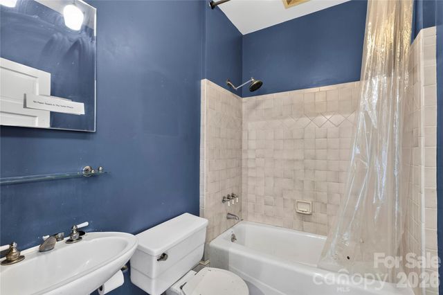 729 5th Avenue W, Hendersonville, NC 28739