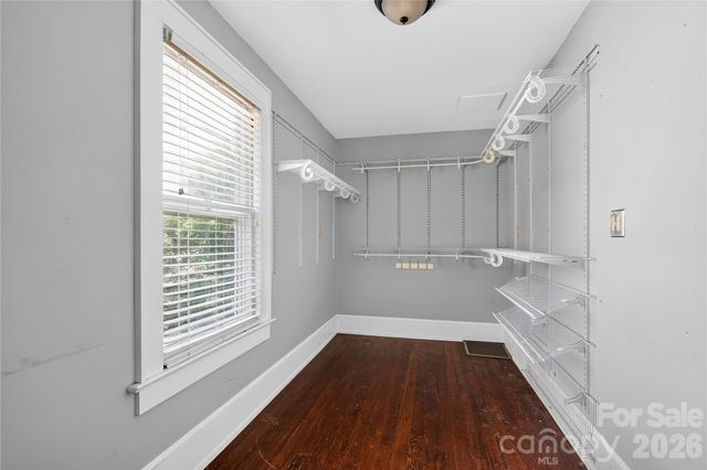 729 5th Avenue W, Hendersonville, NC 28739