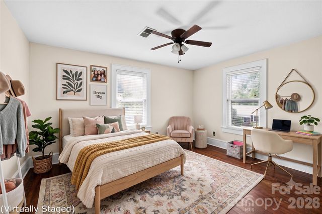 729 5th Avenue W, Hendersonville, NC 28739