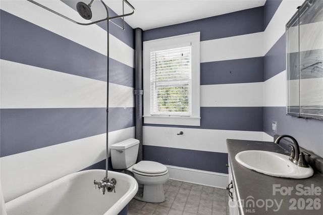 729 5th Avenue W, Hendersonville, NC 28739