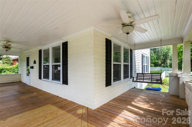 729 5th Avenue W, Hendersonville, NC 28739