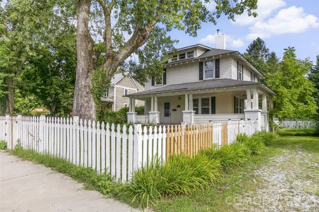 729 5th Avenue W, Hendersonville, NC 28739
