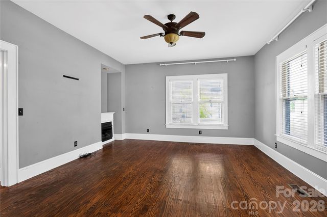 729 5th Avenue W, Hendersonville, NC 28739