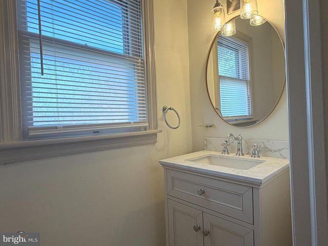 405 W KING ST, East Berlin, PA 17316