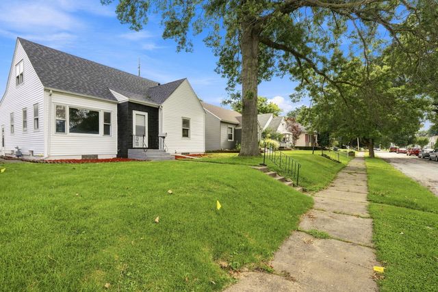405 27th Avenue, Moline, IL 61265