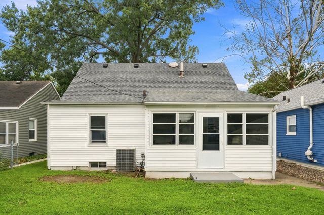 405 27th Avenue, Moline, IL 61265