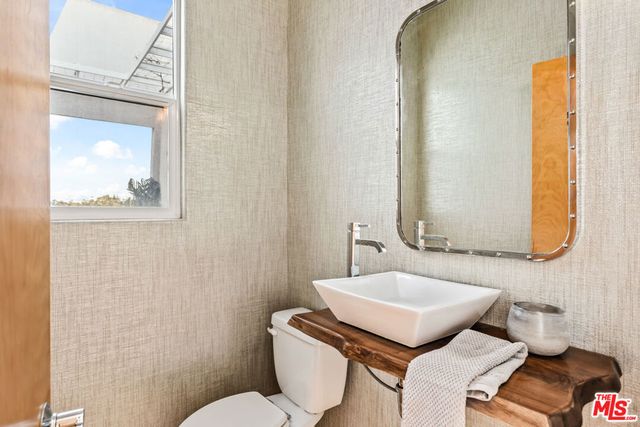 502 Rosecrans Avenue B, Manhattan Beach, CA 90266