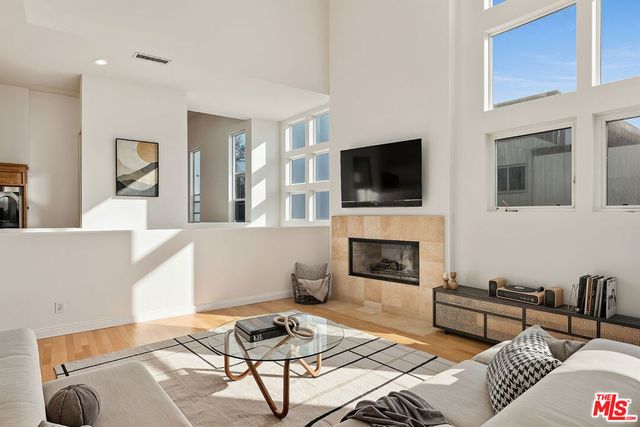 502 Rosecrans Avenue B, Manhattan Beach, CA 90266