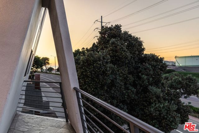 502 Rosecrans Avenue B, Manhattan Beach, CA 90266