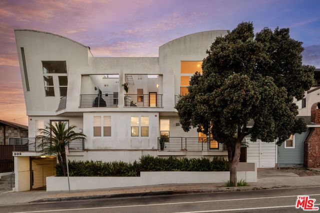 502 Rosecrans Avenue B, Manhattan Beach, CA 90266