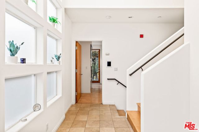 502 Rosecrans Avenue B, Manhattan Beach, CA 90266