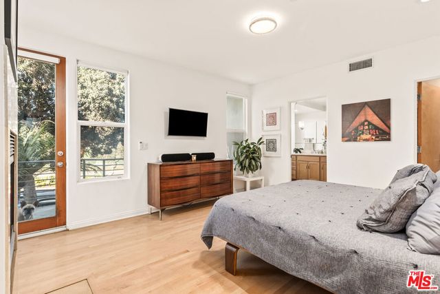 502 Rosecrans Avenue B, Manhattan Beach, CA 90266